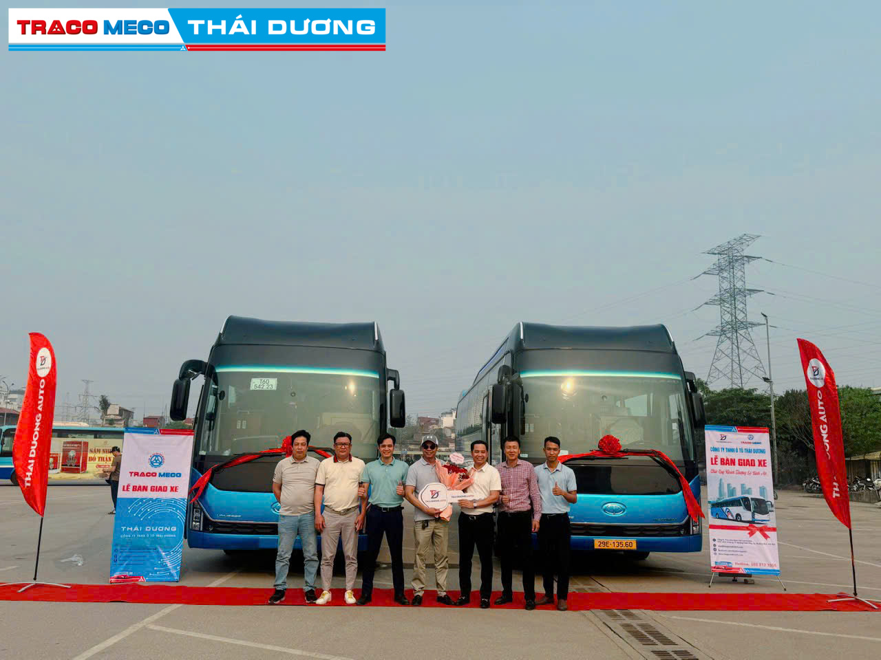 NGÀY ĐẸP BÀN GIAO XE TRACOMECO UNIVERSE EX 430W CHO KHÁCH HÀNG THÂN THIẾT